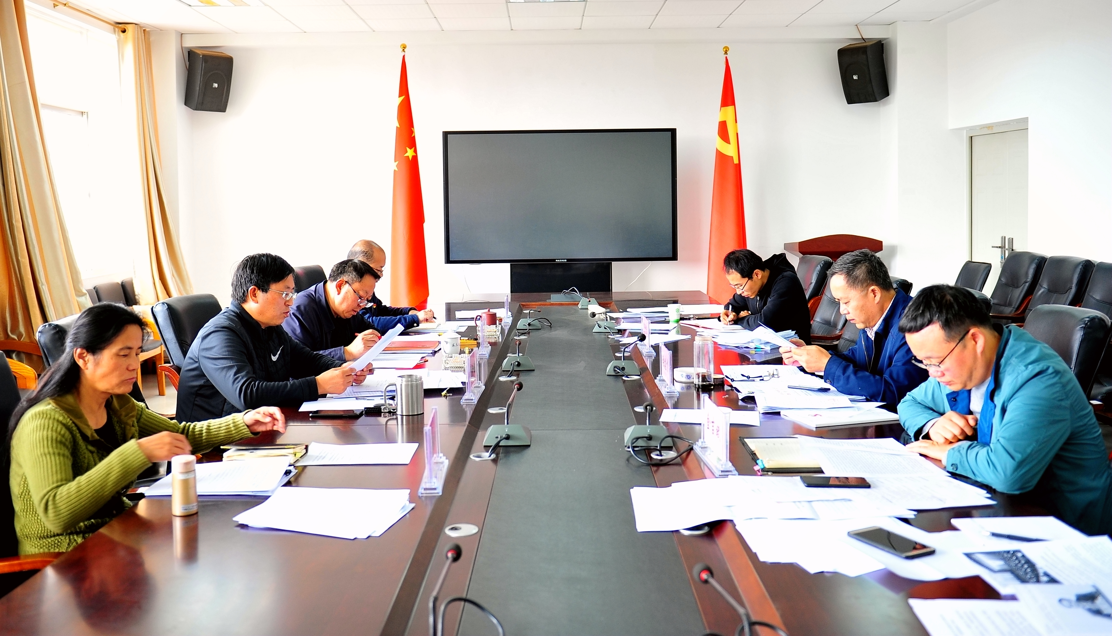 学院党委理论学习中心组集体学习中共云南省委十届八次全会精神