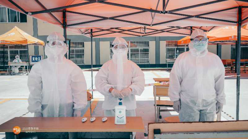 把党旗插在疫情防控第一线