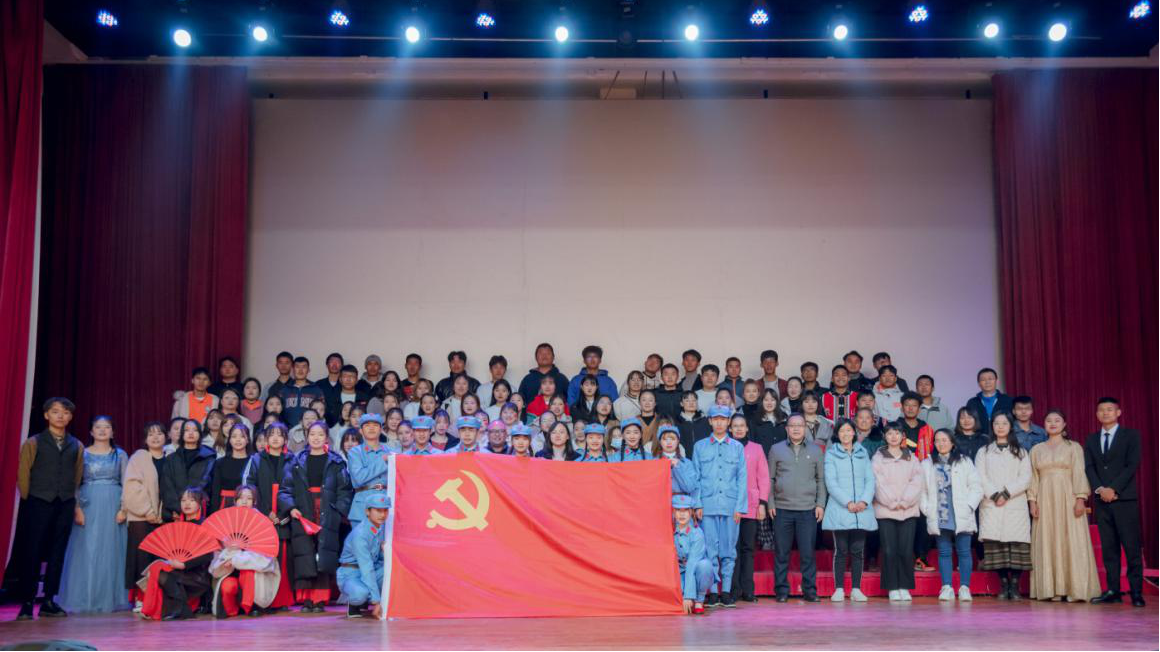 让思政课“活”起来，让大学生“动”起来--马克思主义学院开展“铭记历史、感恩现在、畅想未来”实践教学