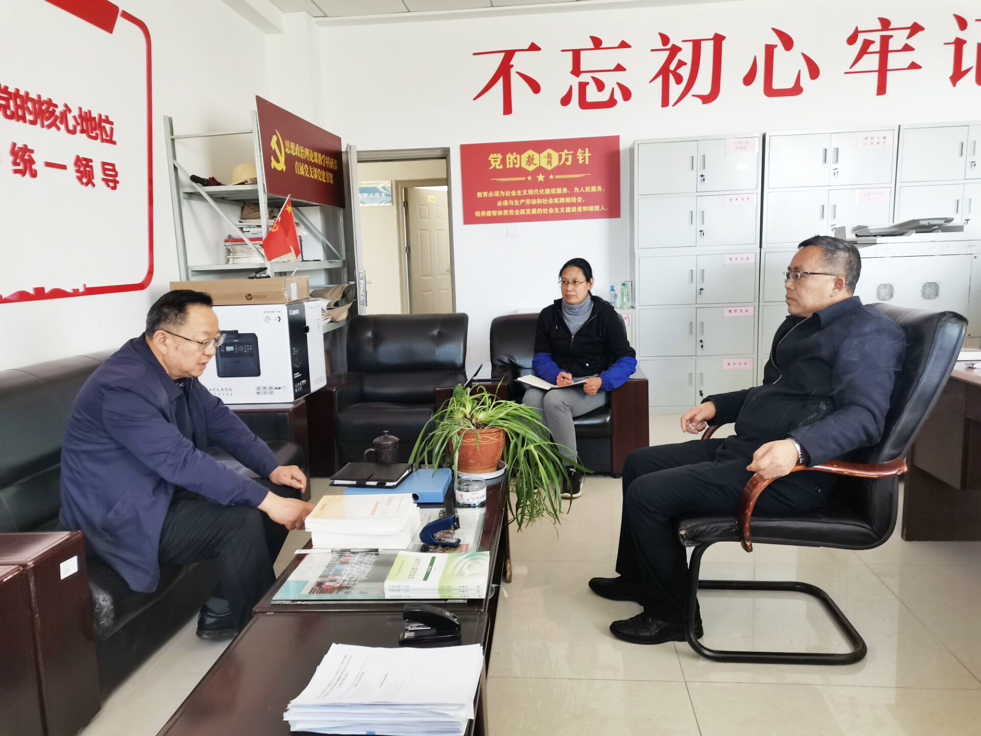文俊院长深入马克思主义学院调研