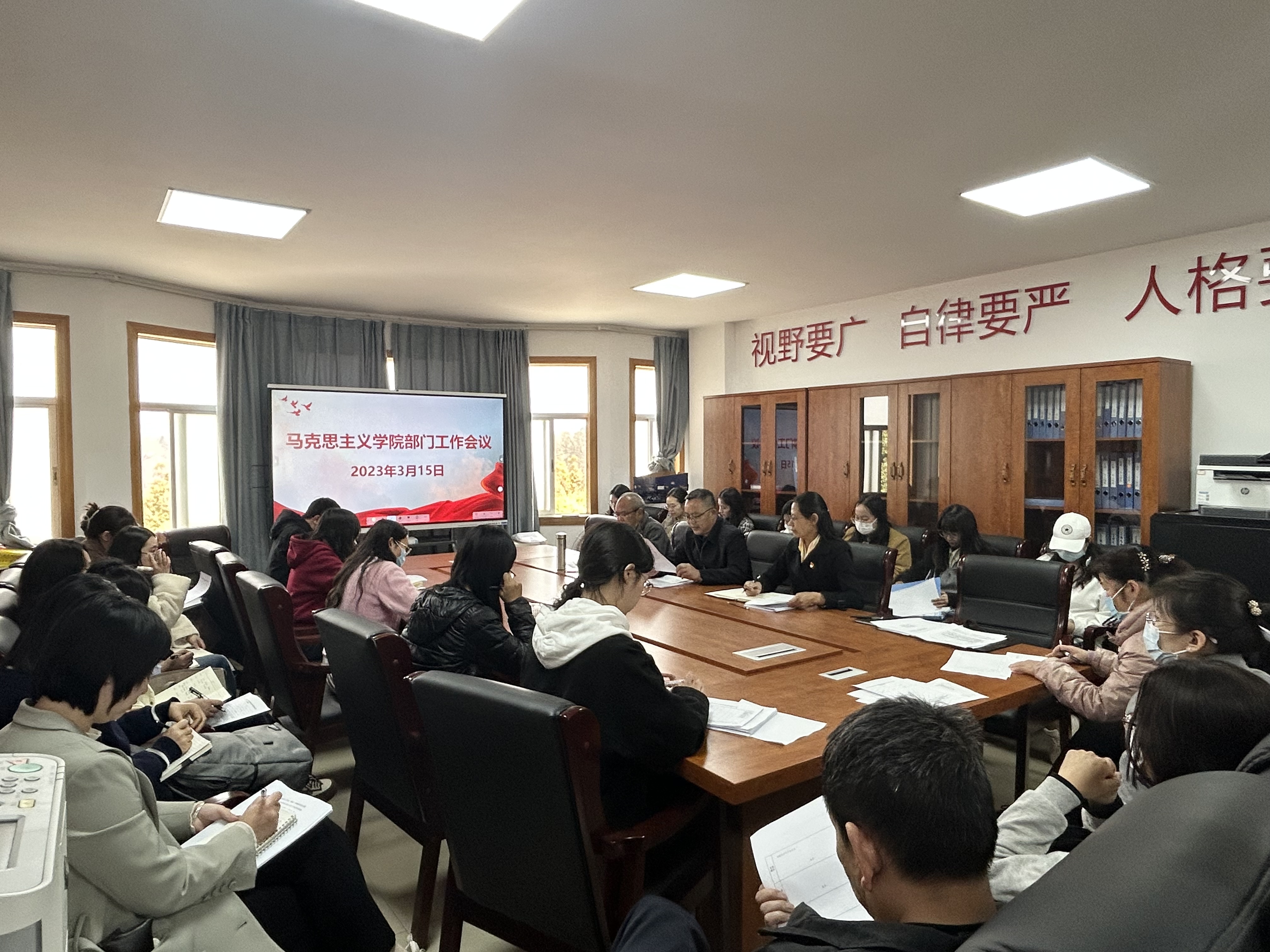 守好主阵地 传播正能量 ——思政课聚焦宣传党的二十大精神